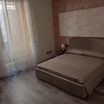 Santiago Πανσιόν Caltagirone